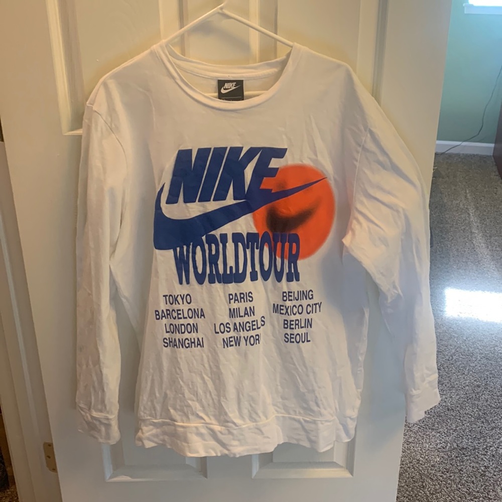 Vintage Nike white long sleeve t-shirt!